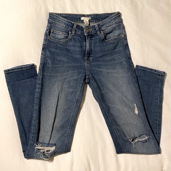 H&M NWOT Distressed Mom Jeans - Picture 4 of 7